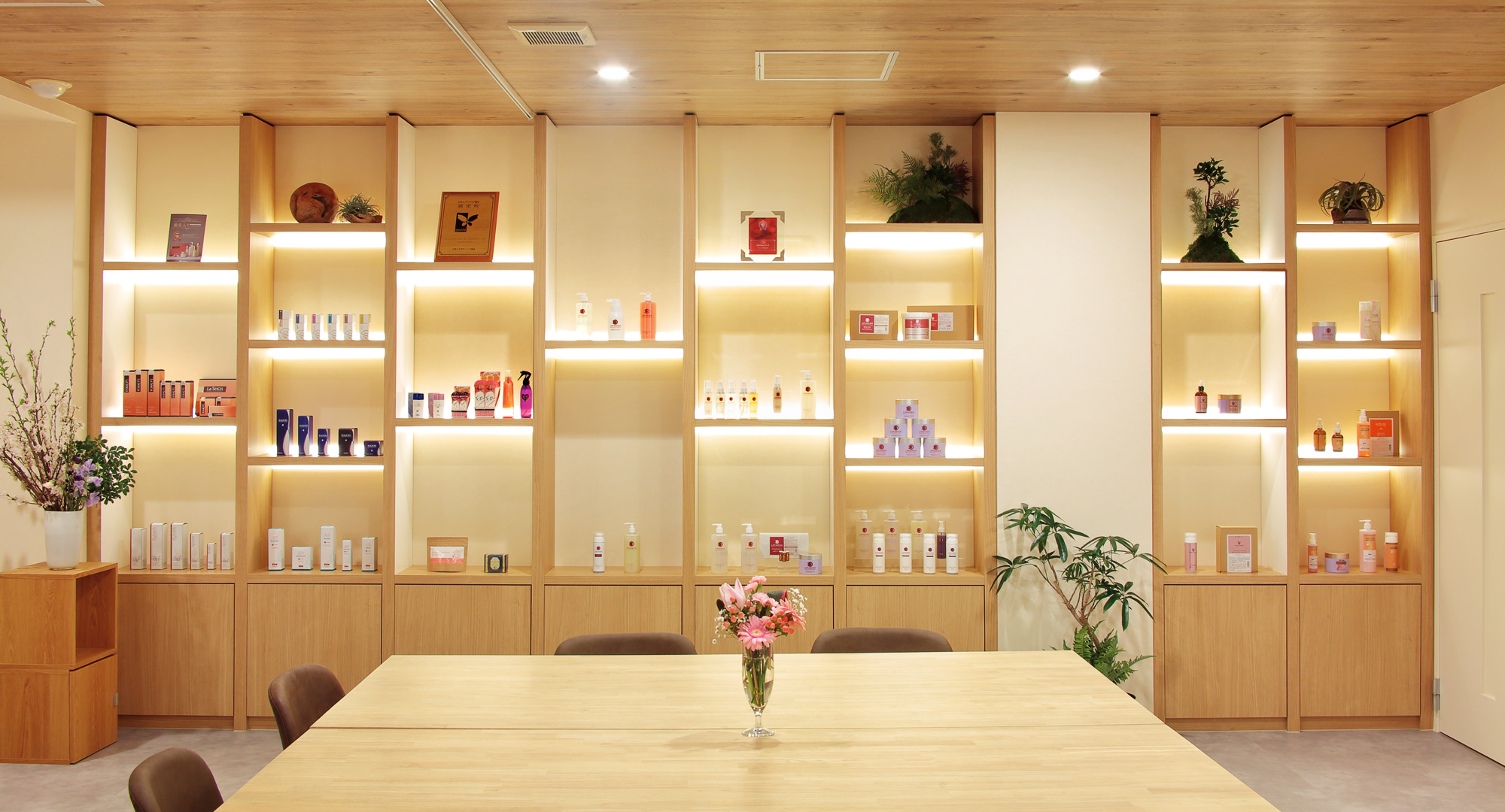 LA SINCIA IN/OUT SHOWROOM｜ボーシェWEB エステティック商材の卸売り会員制サイト